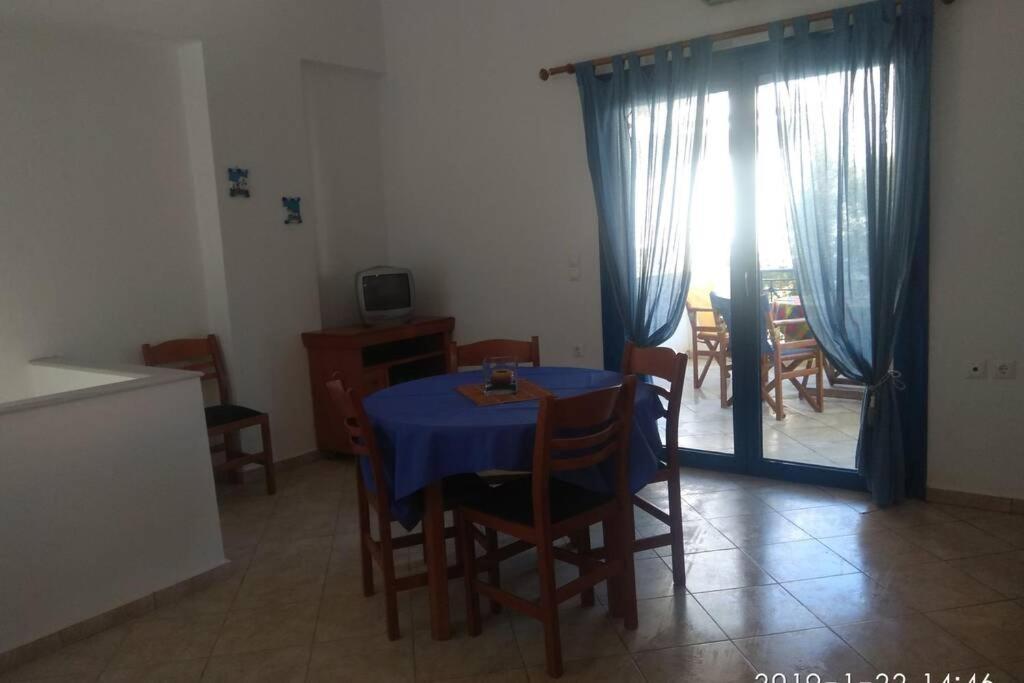 Blue Velvet Apartment Paranimfoi Bagian luar foto